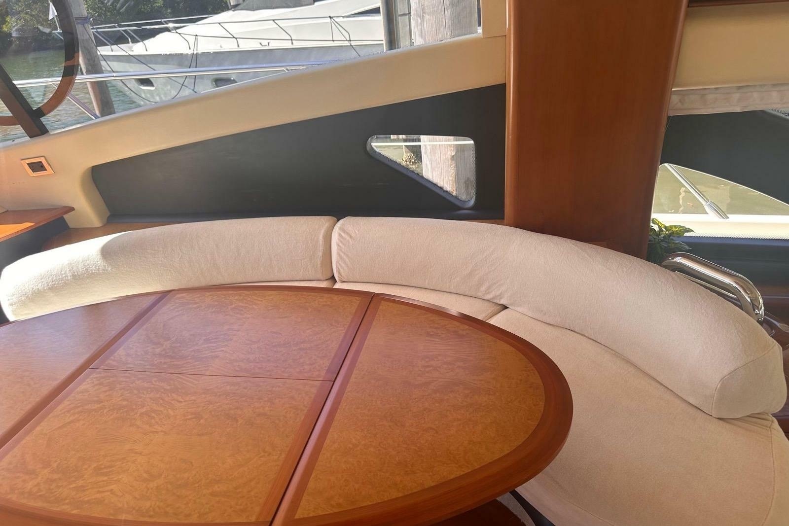 2007 Azimut 55E
