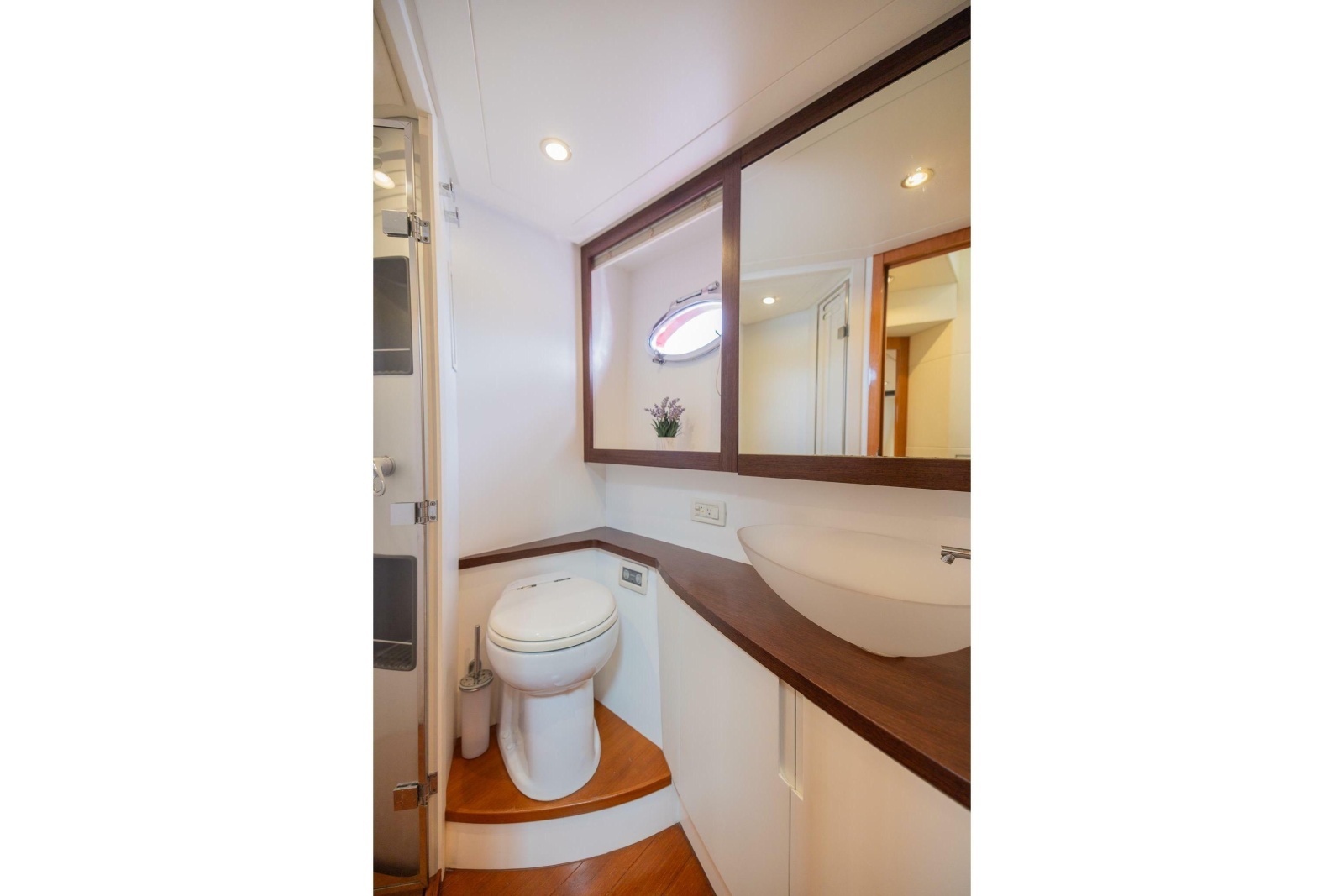 2007 Pershing 56