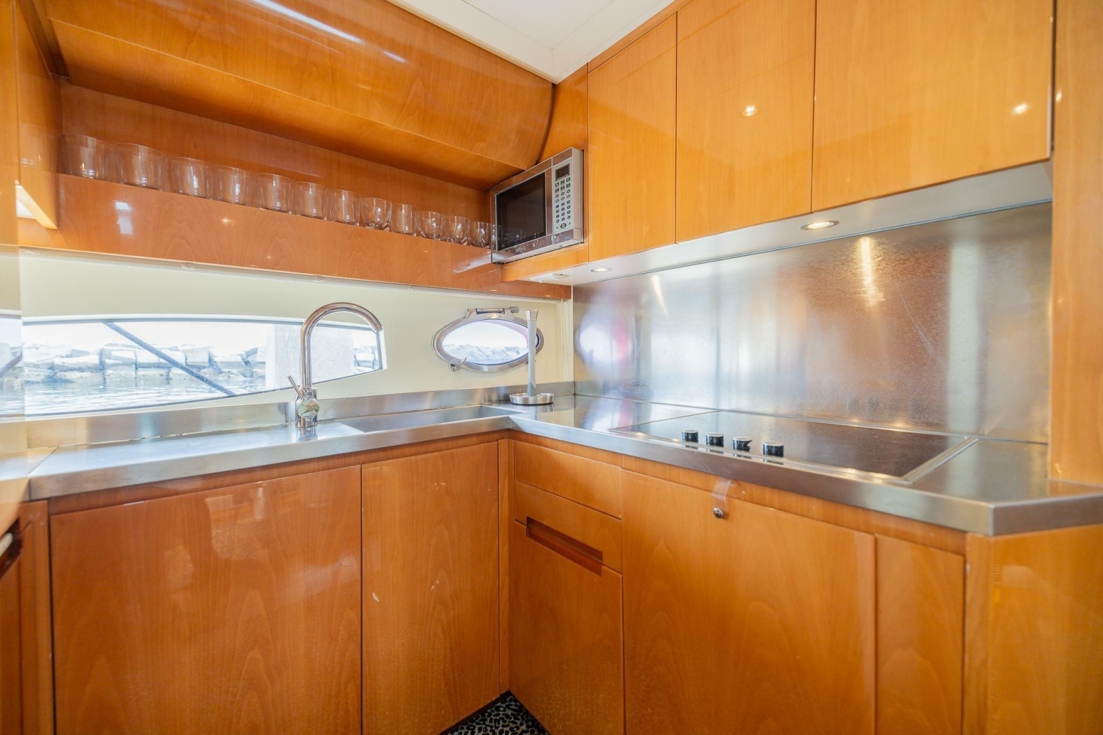 2007 Pershing 56