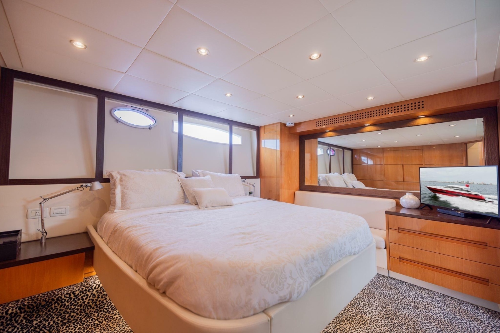 2007 Pershing 56
