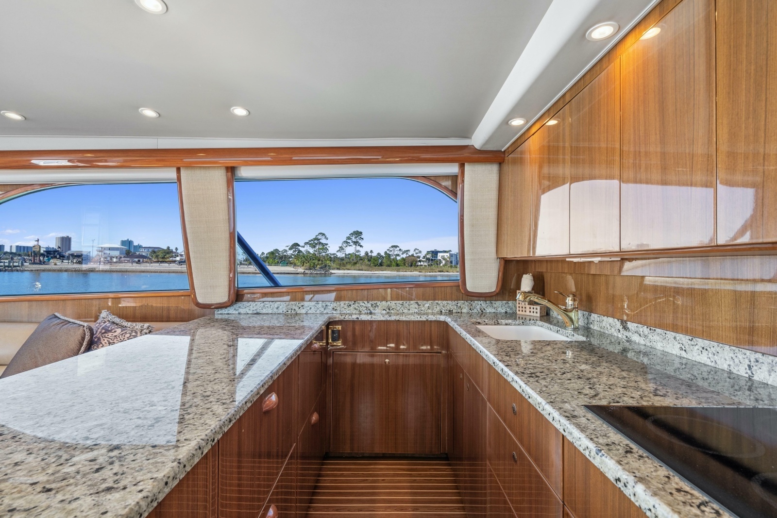 2007 Viking 56 Convertible