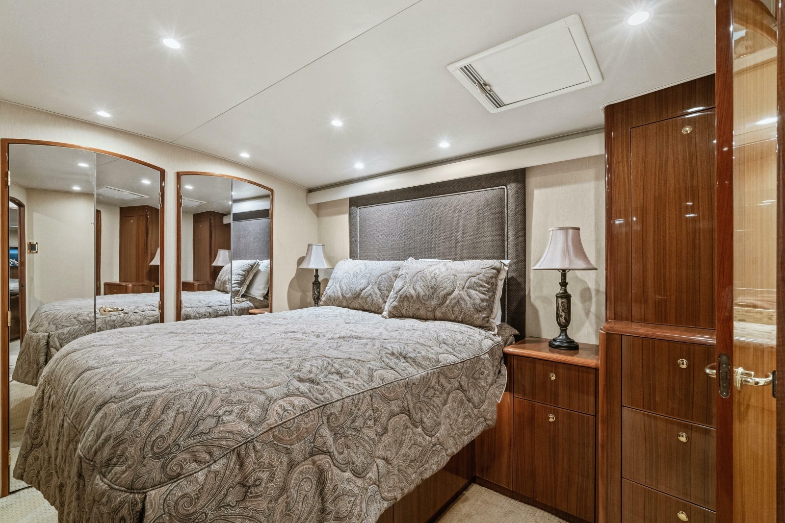 2007 Viking 56 Convertible