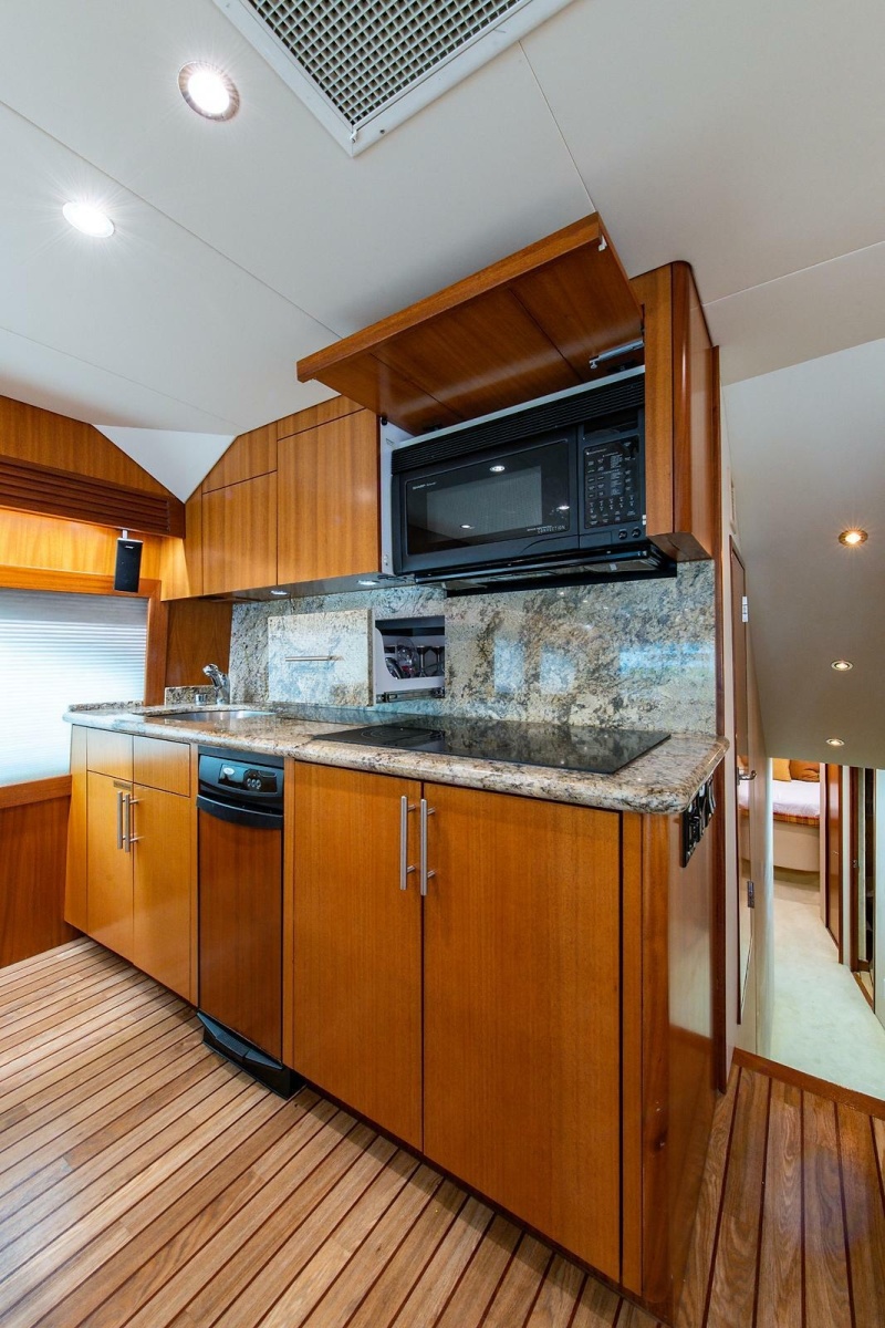 2006 Hatteras 64 Convertible