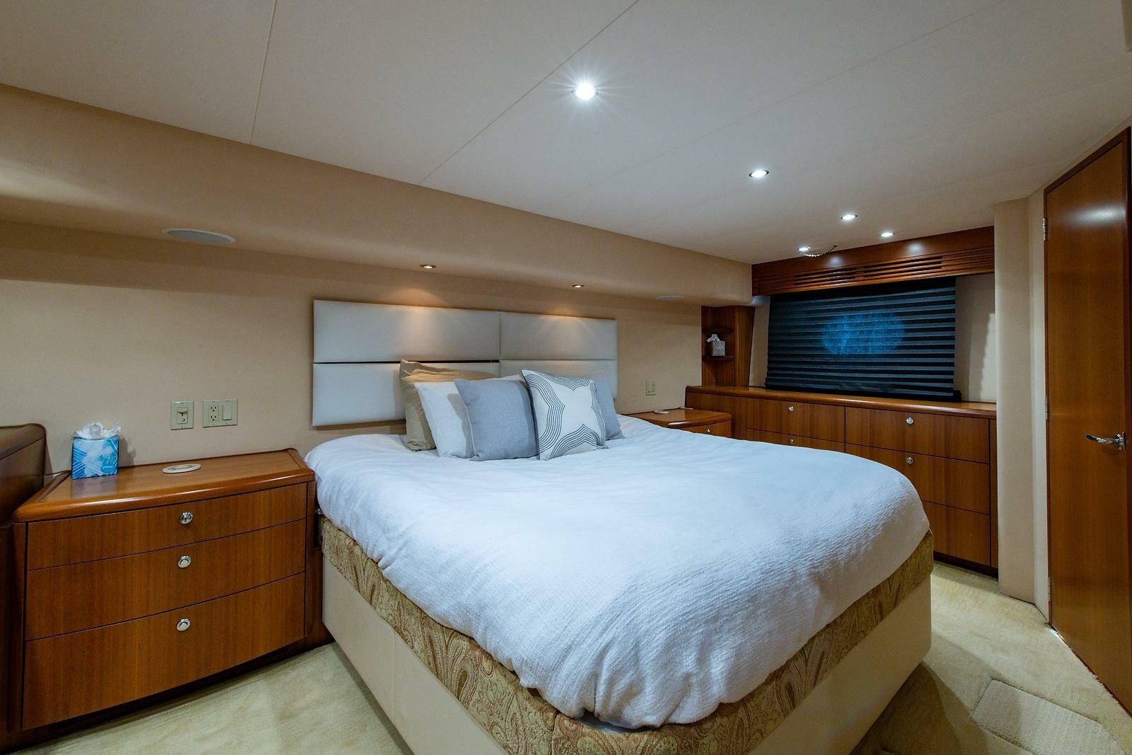 2006 Hatteras 64 Convertible