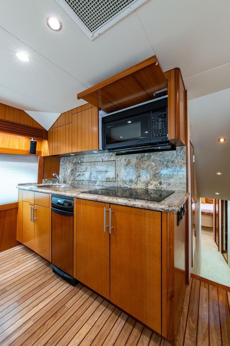 2006 Hatteras 64 Convertible