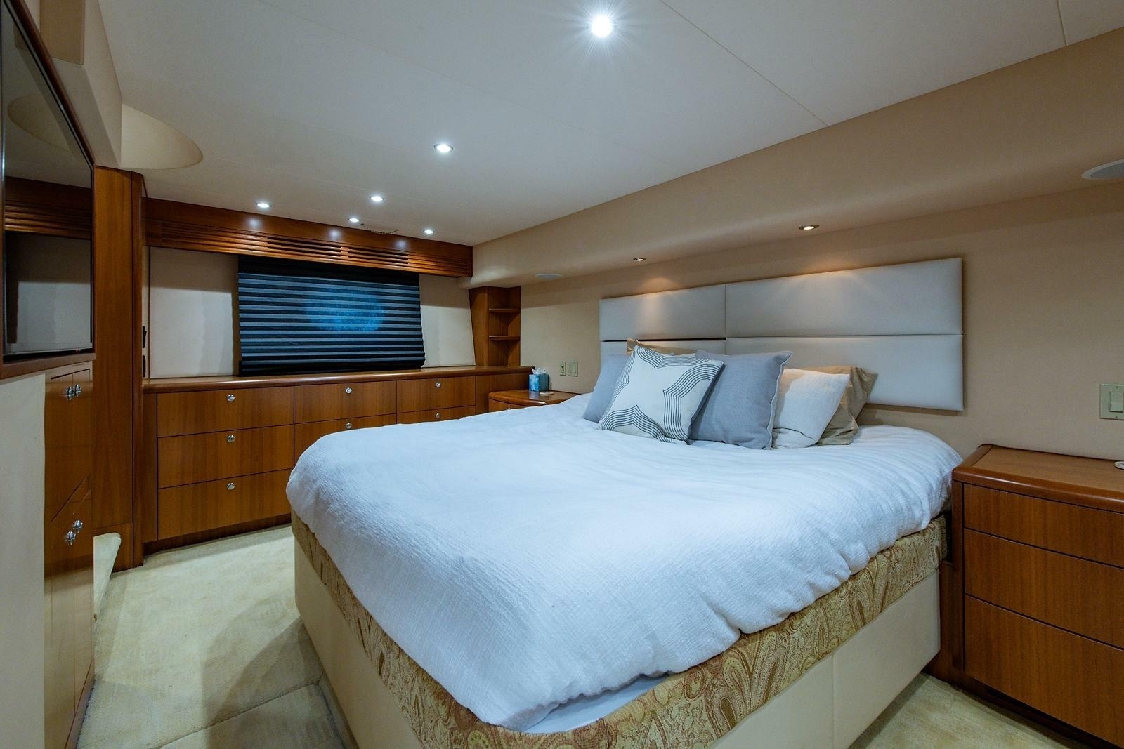 2006 Hatteras 64 Convertible