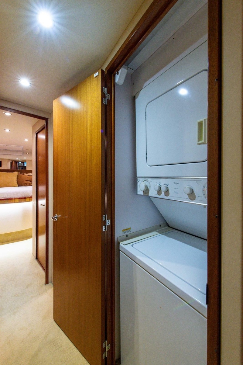 2006 Hatteras 64 Convertible