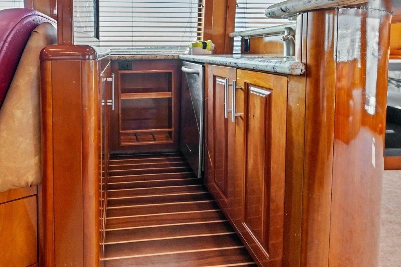 68ft Hatteras Yacht For Sale
