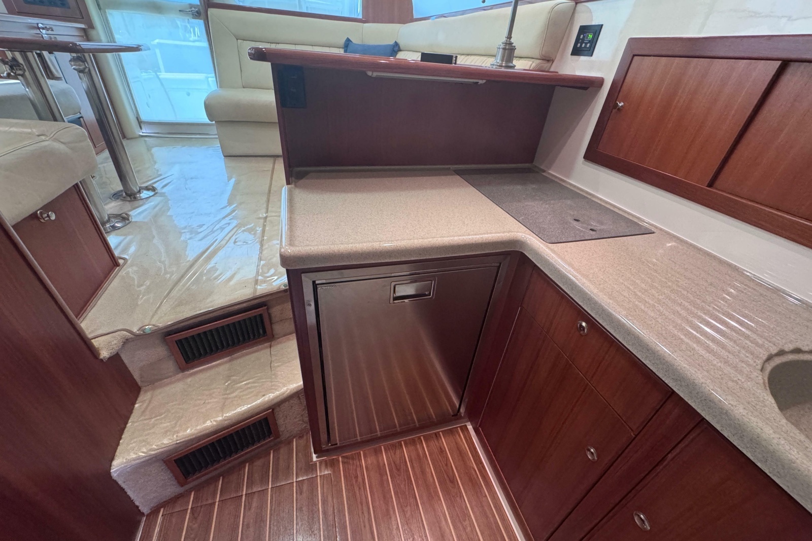 2006 Riviera 37 Flybridge