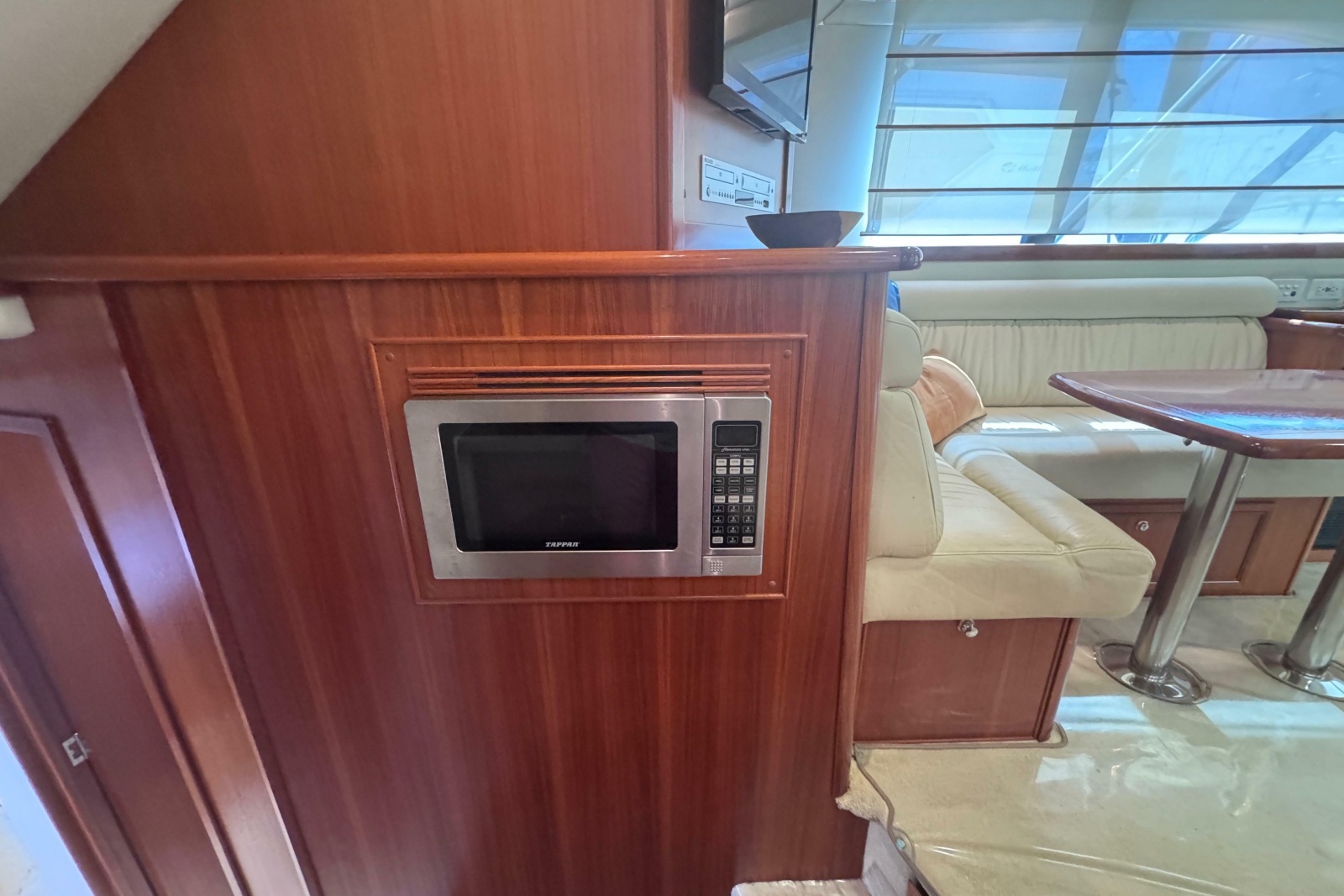 2006 Riviera 37 Flybridge