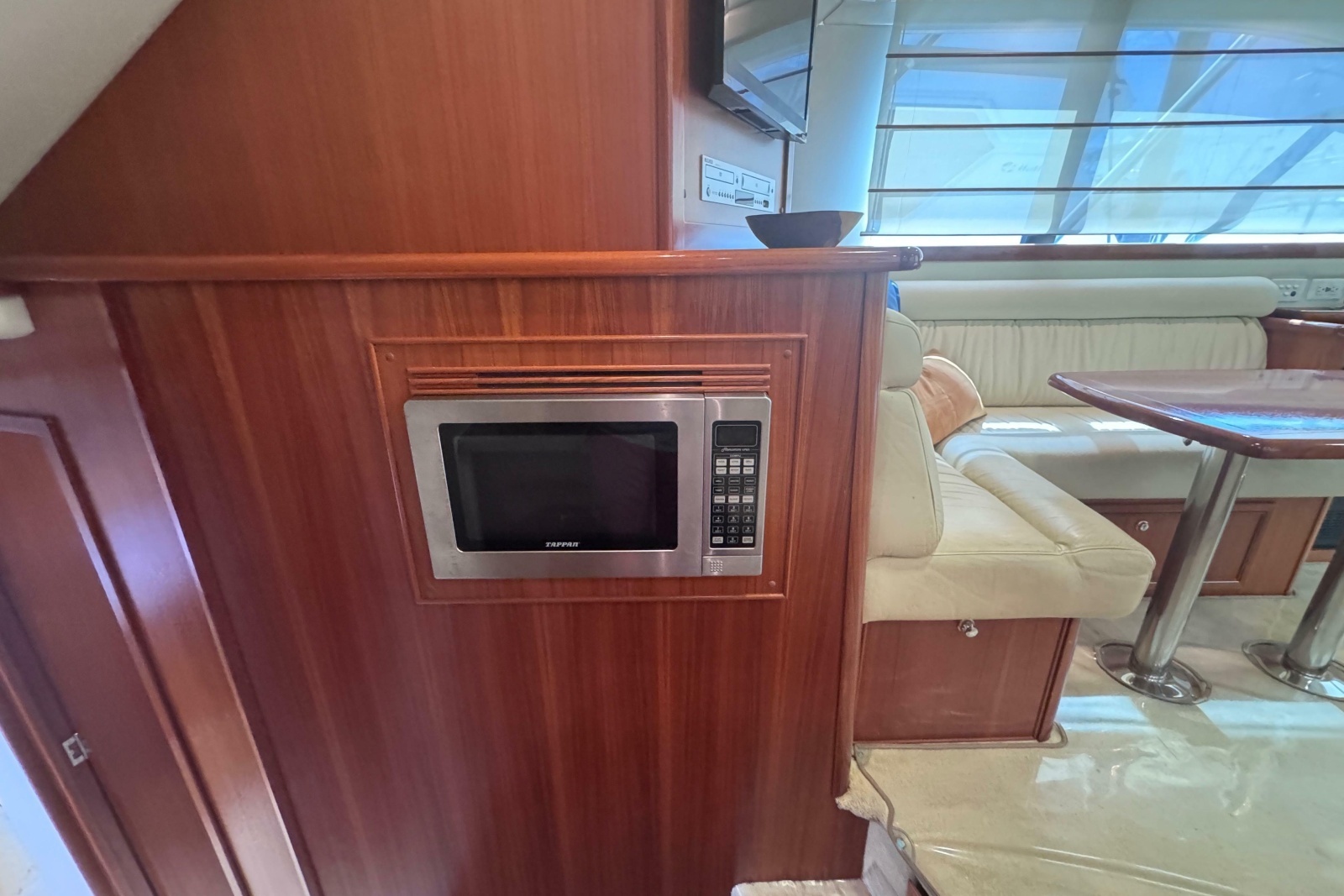 2006 Riviera 37 Flybridge