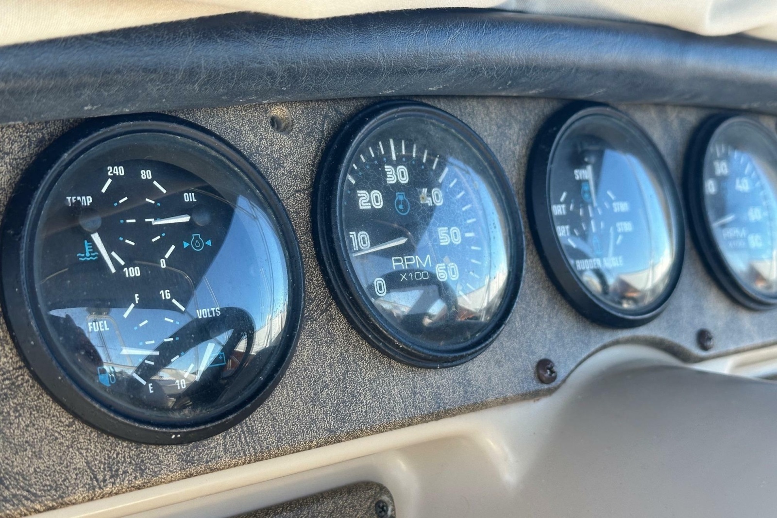 2005 Carver 360 Sport Sedan