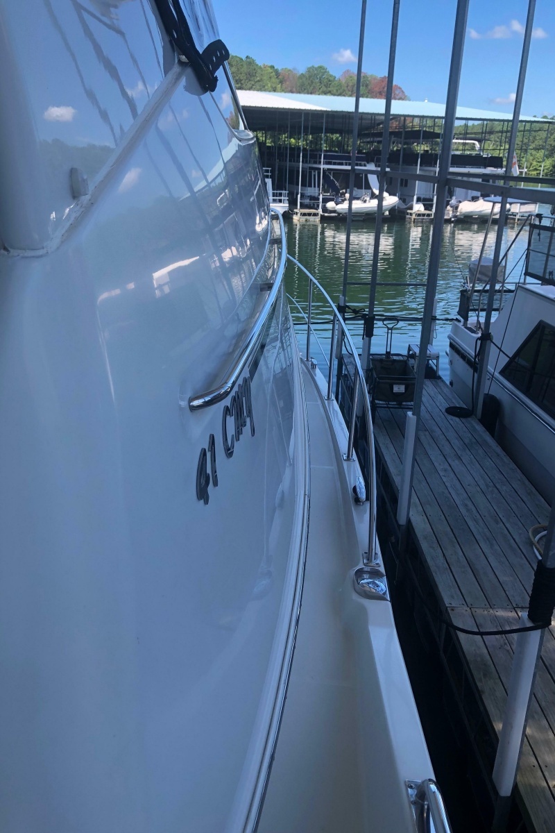 2005 Carver 41 Cockpit Motor Yacht