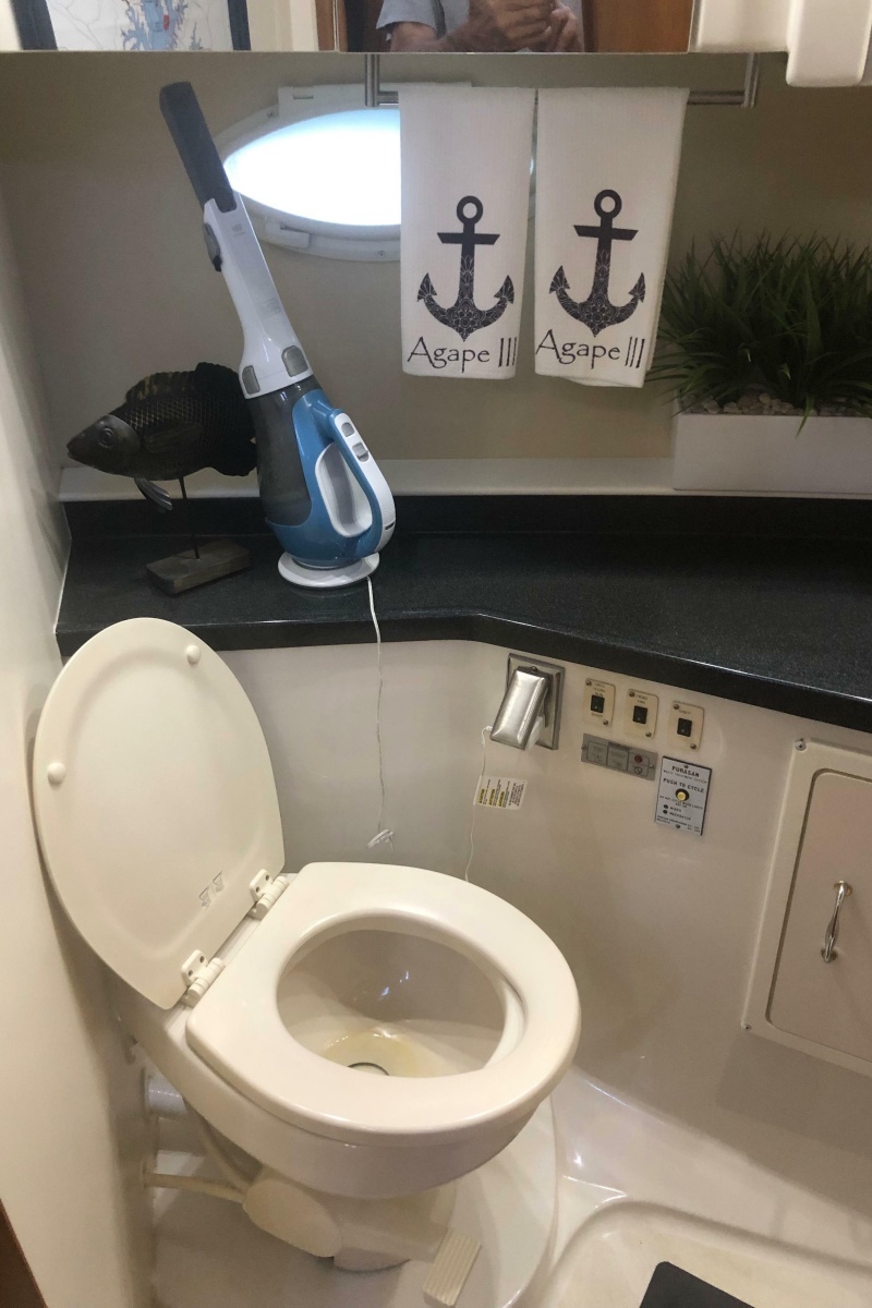2005 Carver 41 Cockpit Motor Yacht