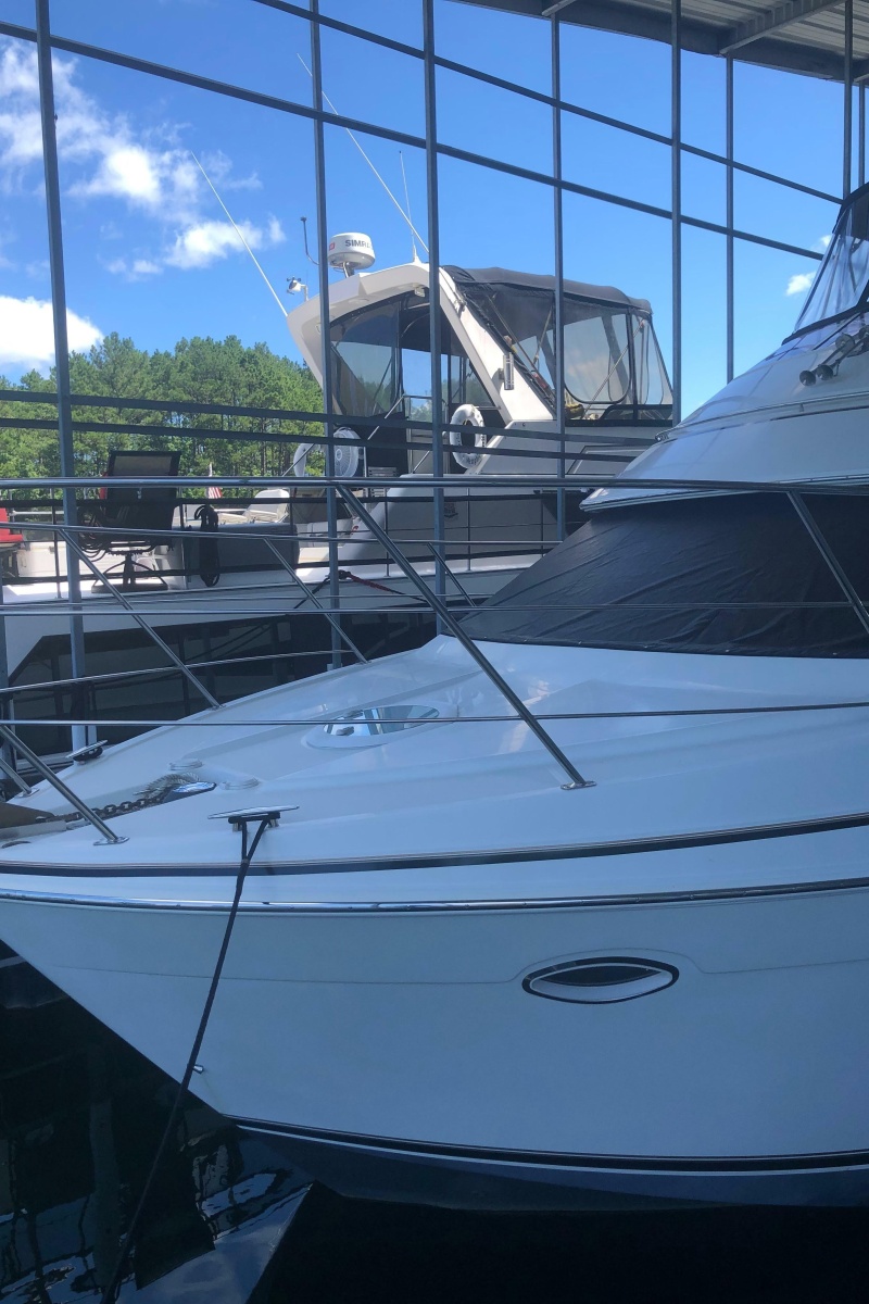 2005 Carver 41 Cockpit Motor Yacht