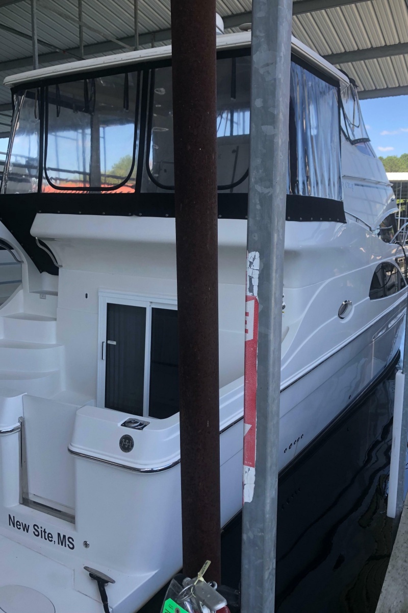 2005 Carver 41 Cockpit Motor Yacht