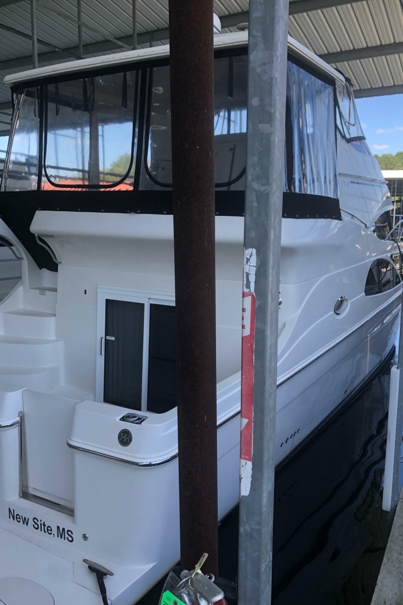 2005 Carver 41 Cockpit Motor Yacht