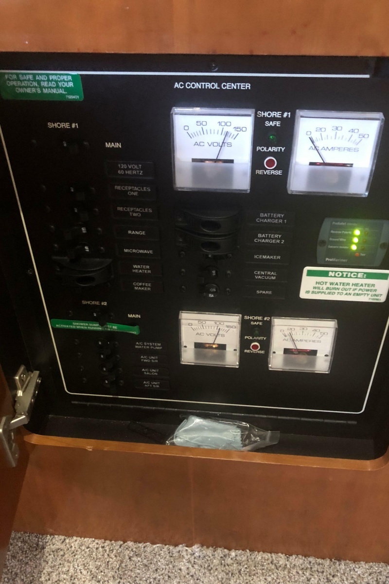2005 Carver 41 Cockpit Motor Yacht