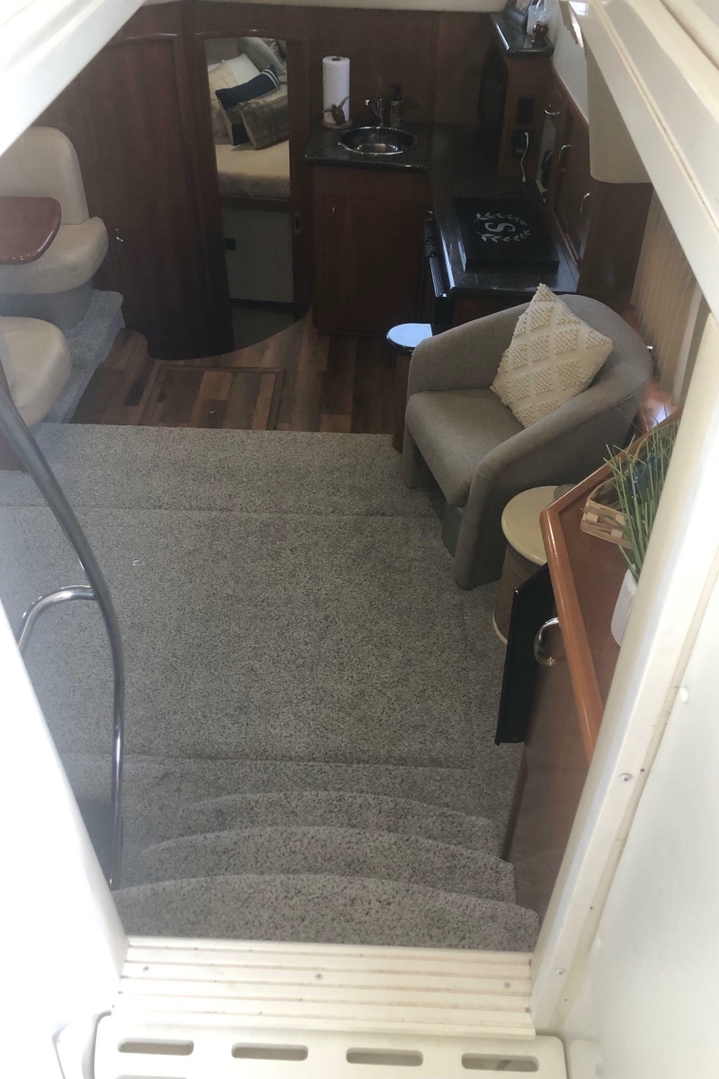2005 Carver 41 Cockpit Motor Yacht