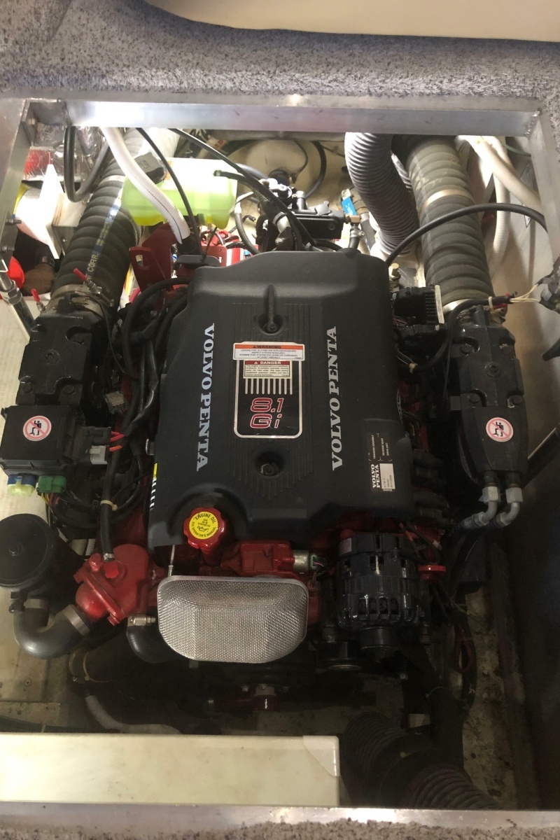 2005 Carver 41 Cockpit Motor Yacht
