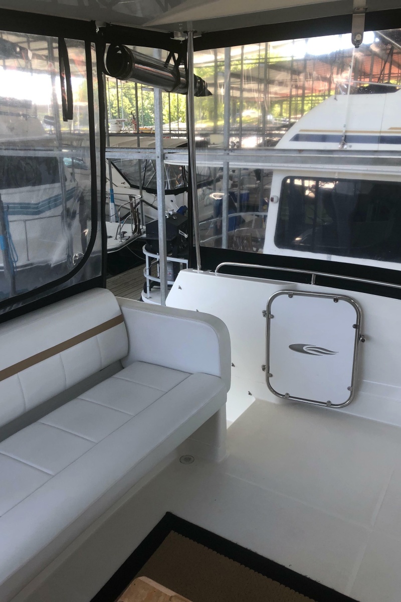 2005 Carver 41 Cockpit Motor Yacht
