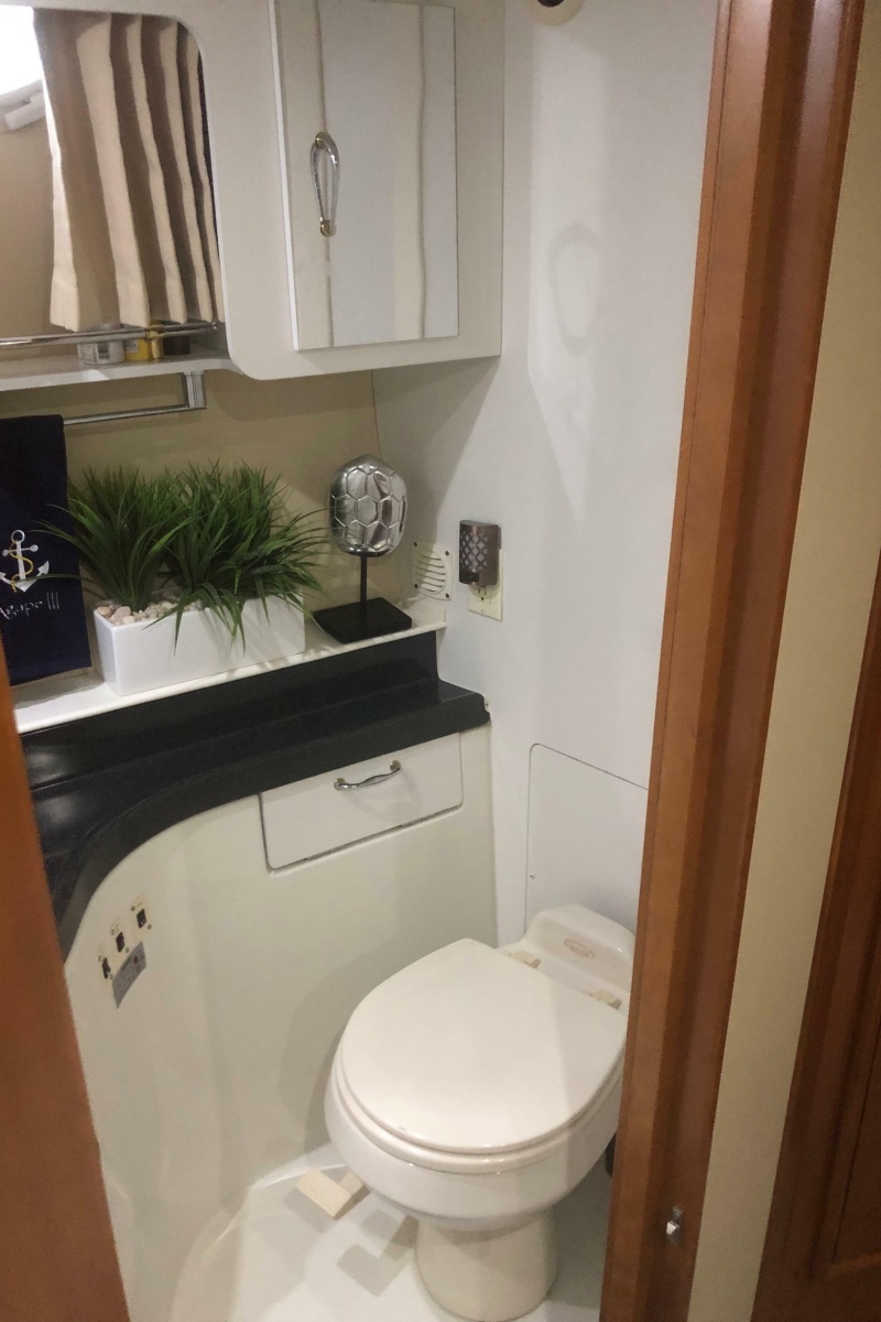 2005 Carver 41 Cockpit Motor Yacht