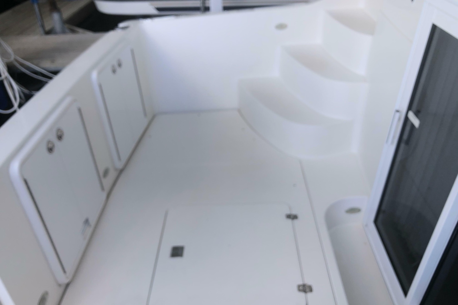 2005 Carver 41 Cockpit Motor Yacht