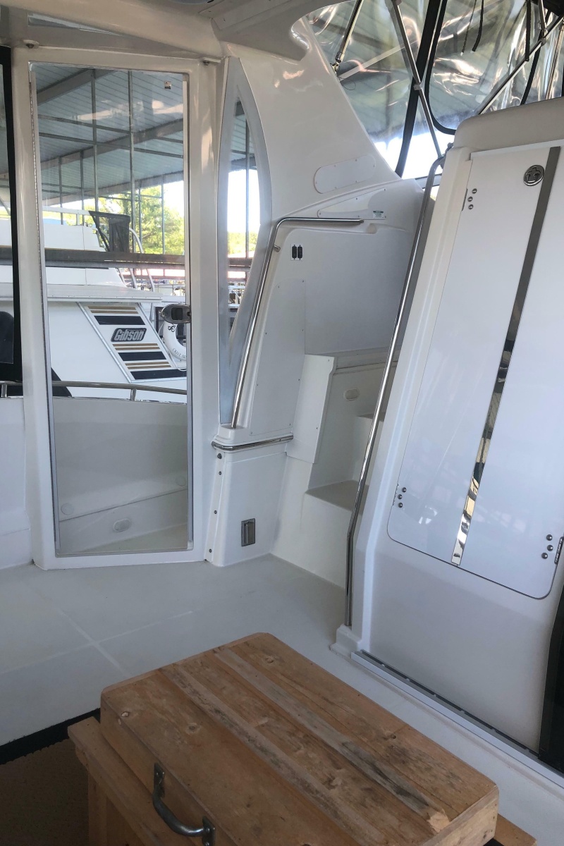 2005 Carver 41 Cockpit Motor Yacht