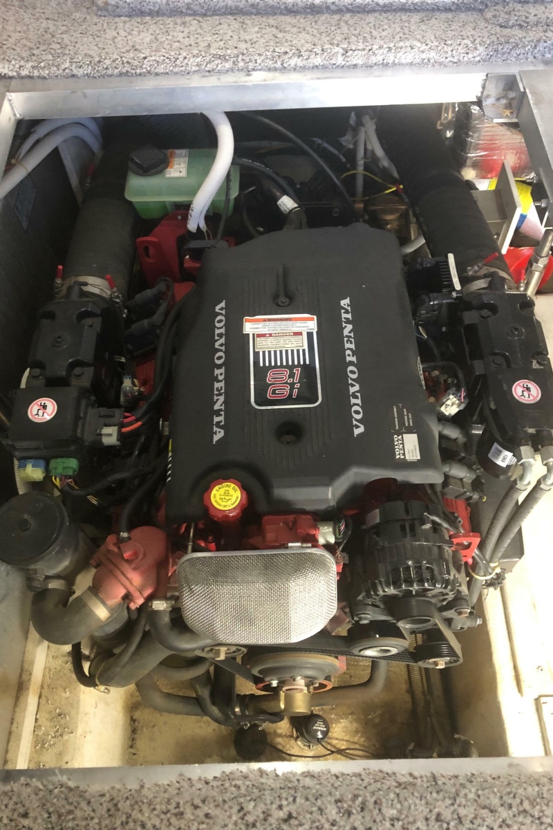 2005 Carver 41 Cockpit Motor Yacht