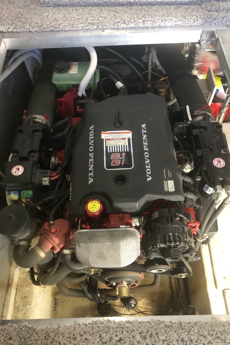 2005 Carver 41 Cockpit Motor Yacht