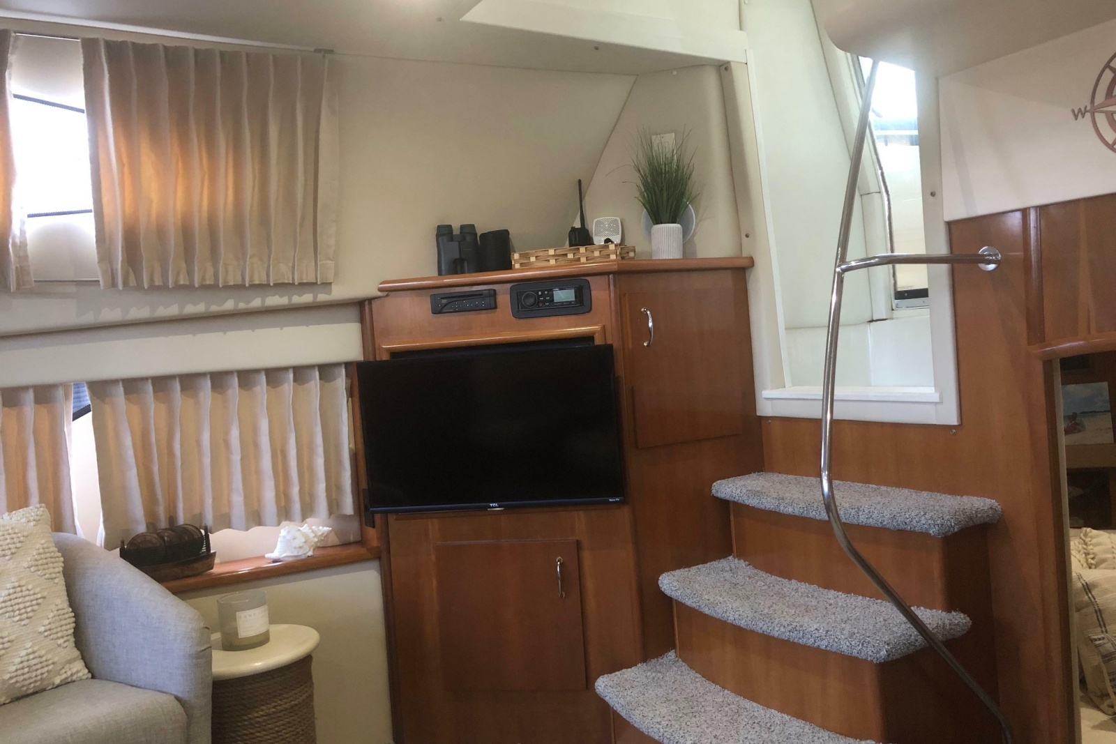 2005 Carver 41 Cockpit Motor Yacht