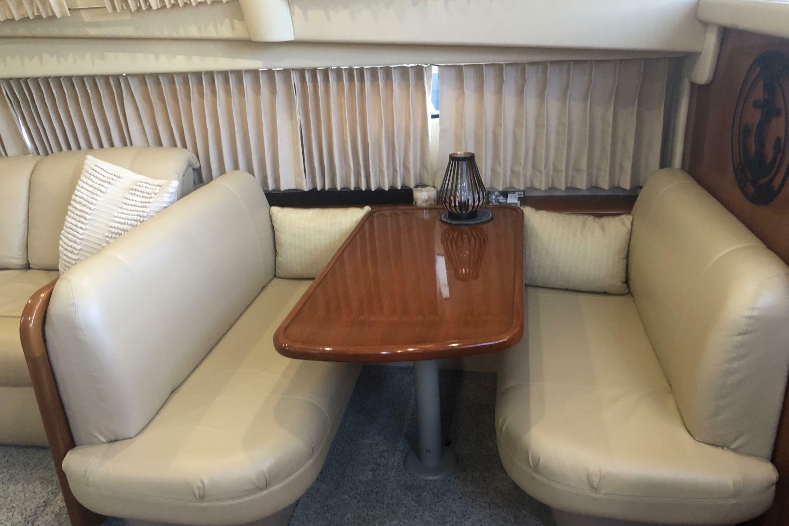 2005 Carver 41 Cockpit Motor Yacht