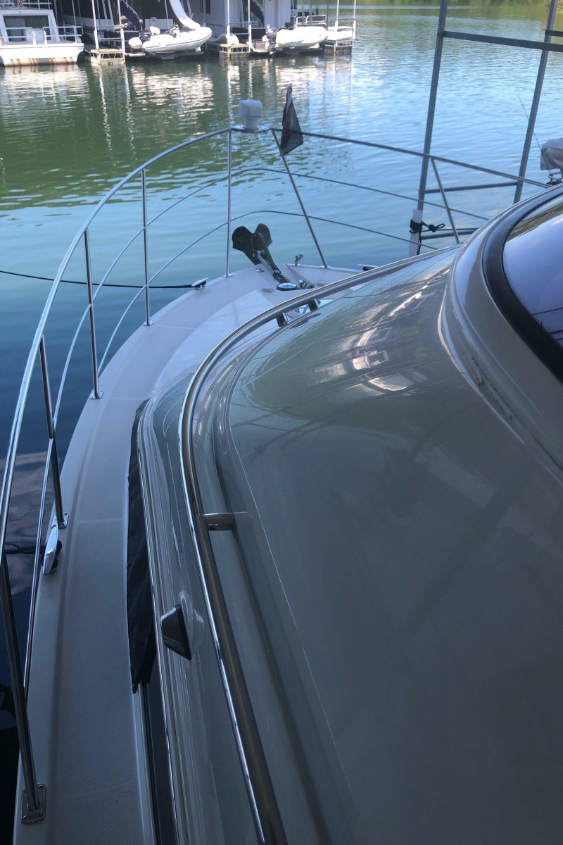 2005 Carver 41 Cockpit Motor Yacht