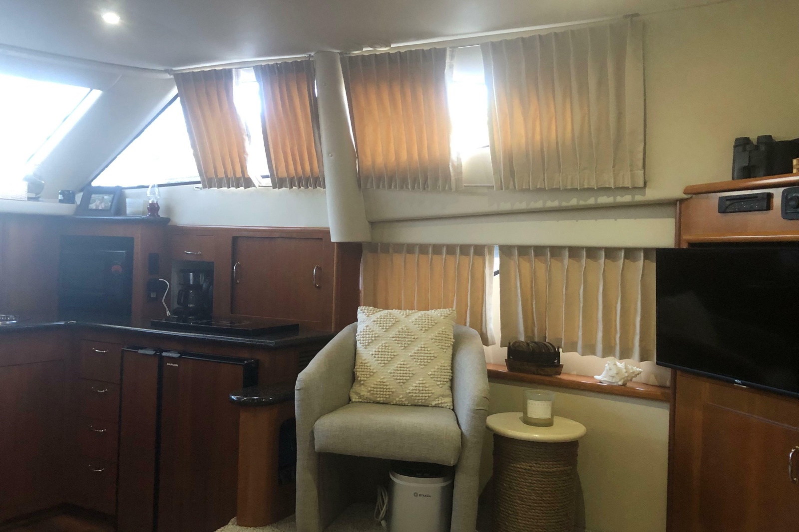 2005 Carver 41 Cockpit Motor Yacht