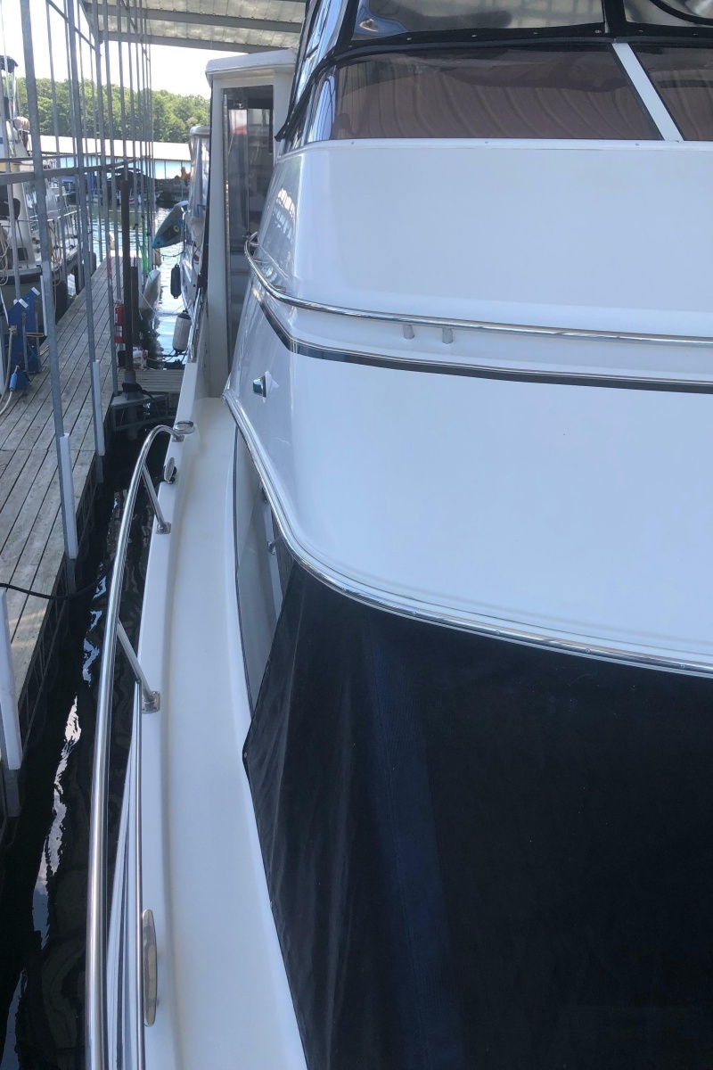 2005 Carver 41 Cockpit Motor Yacht