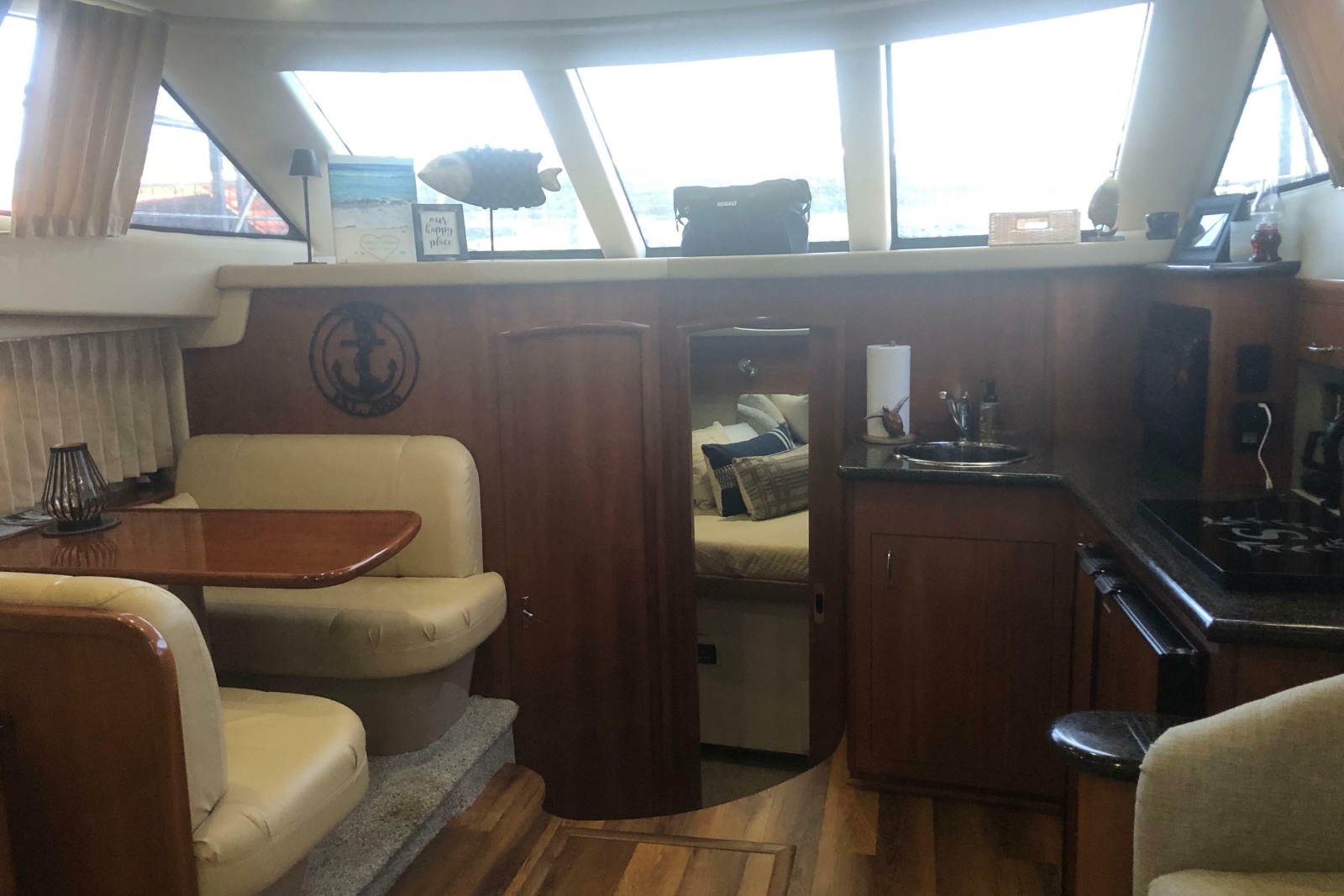 2005 Carver 41 Cockpit Motor Yacht