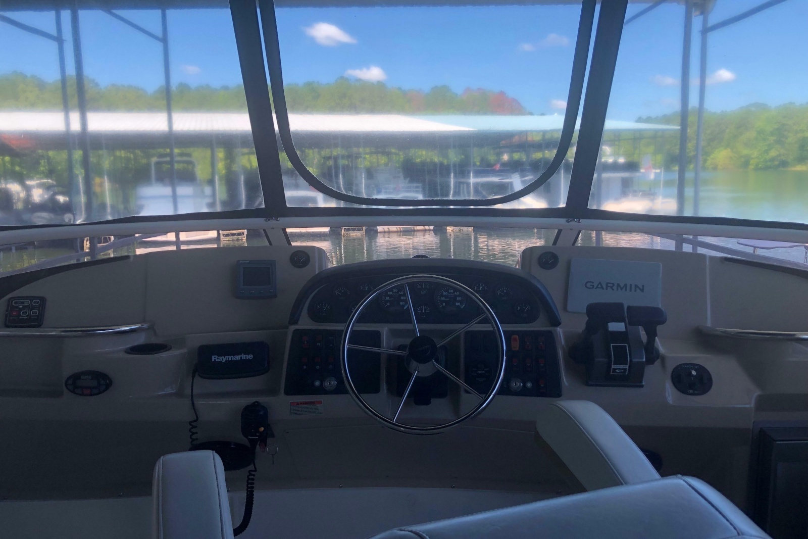 2005 Carver 41 Cockpit Motor Yacht