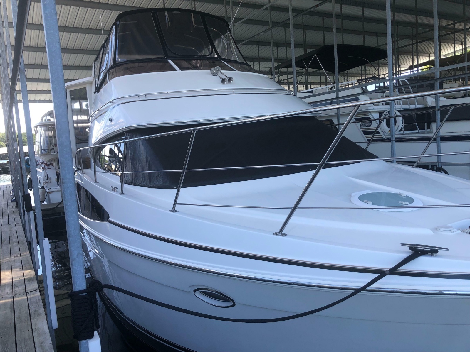 2005 Carver 41 Cockpit Motor Yacht
