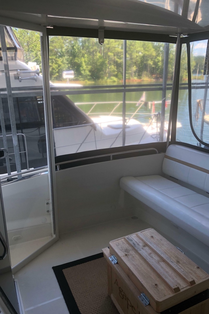 2005 Carver 41 Cockpit Motor Yacht