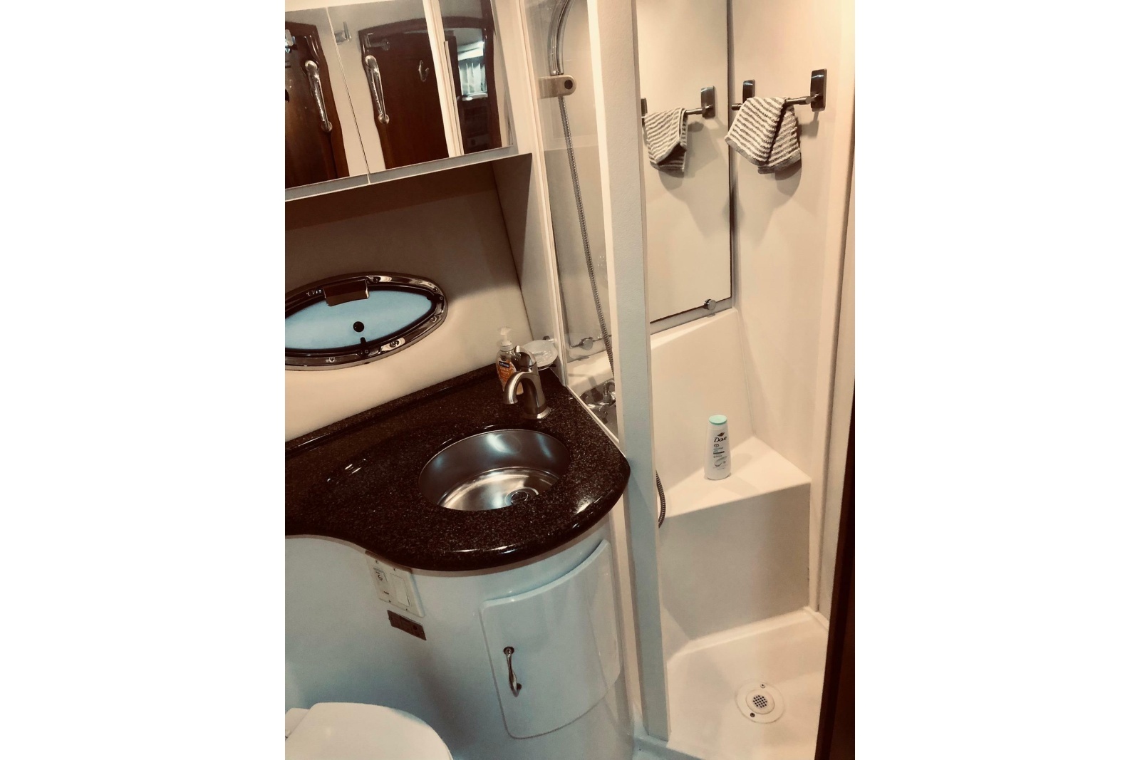 2005 Carver 444 Cockpit Motor Yacht
