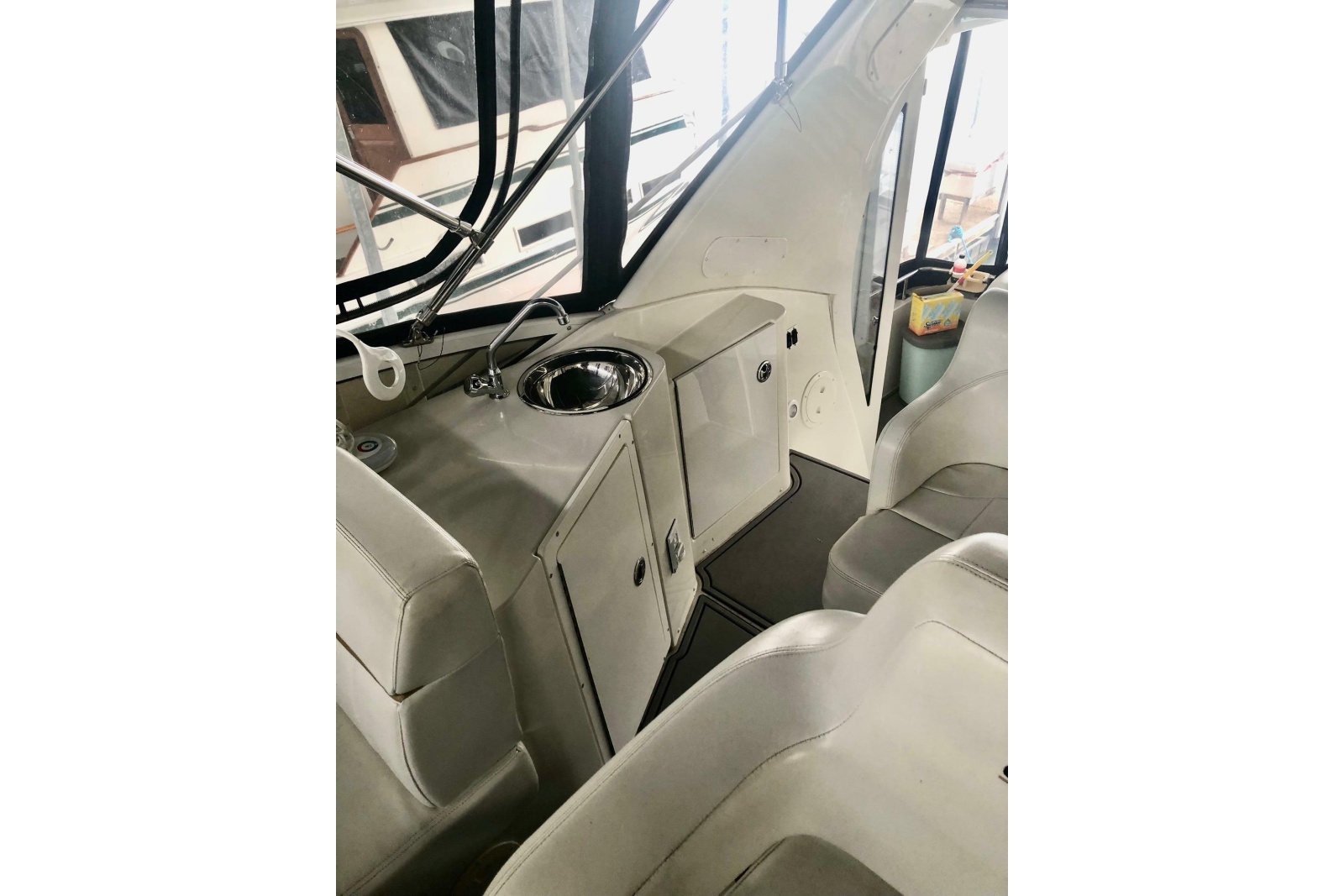 2005 Carver 444 Cockpit Motor Yacht