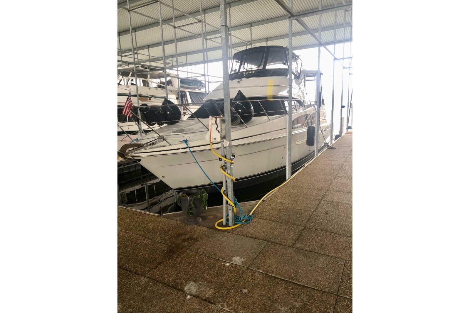 2005 Carver 444 Cockpit Motor Yacht