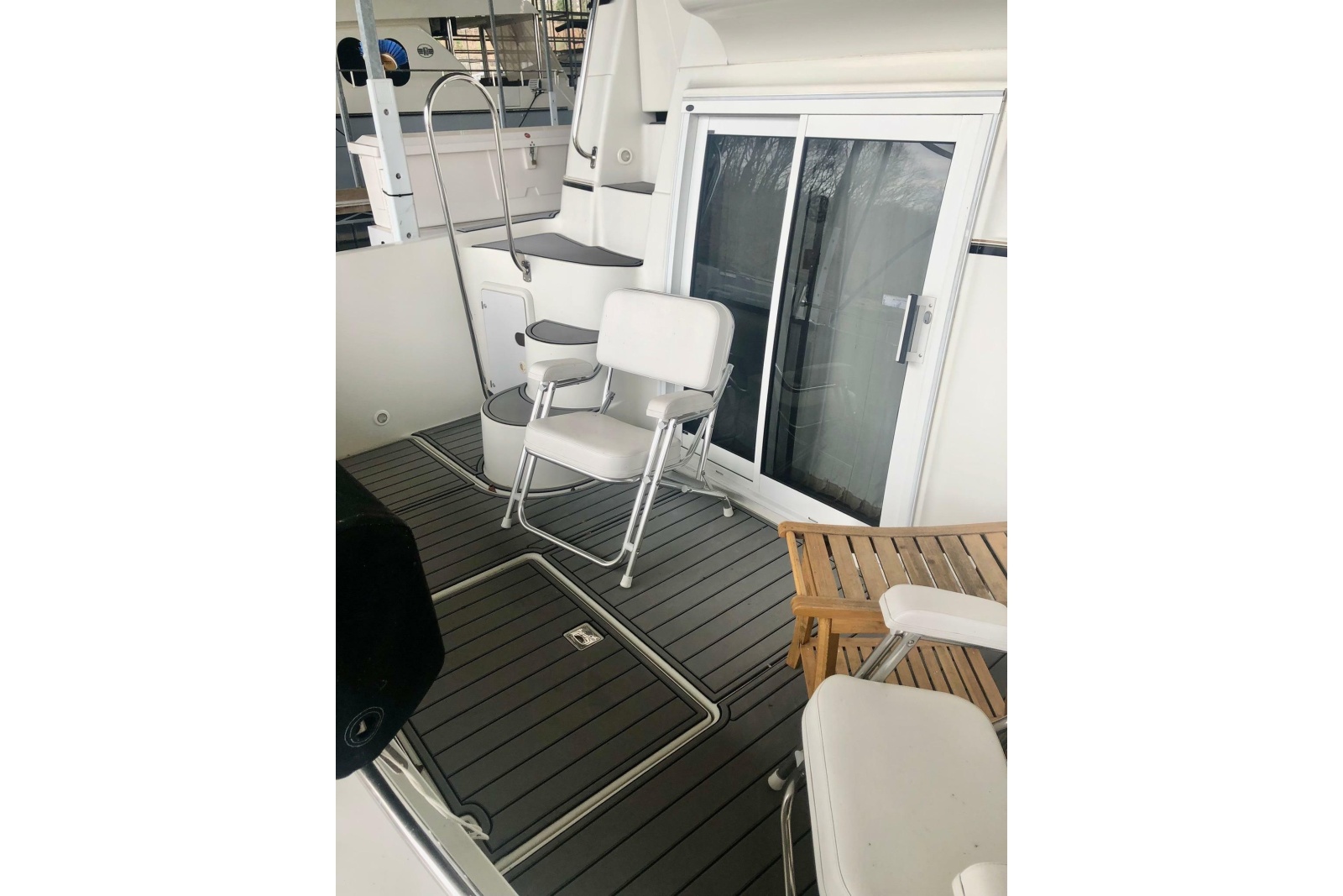 2005 Carver 444 Cockpit Motor Yacht