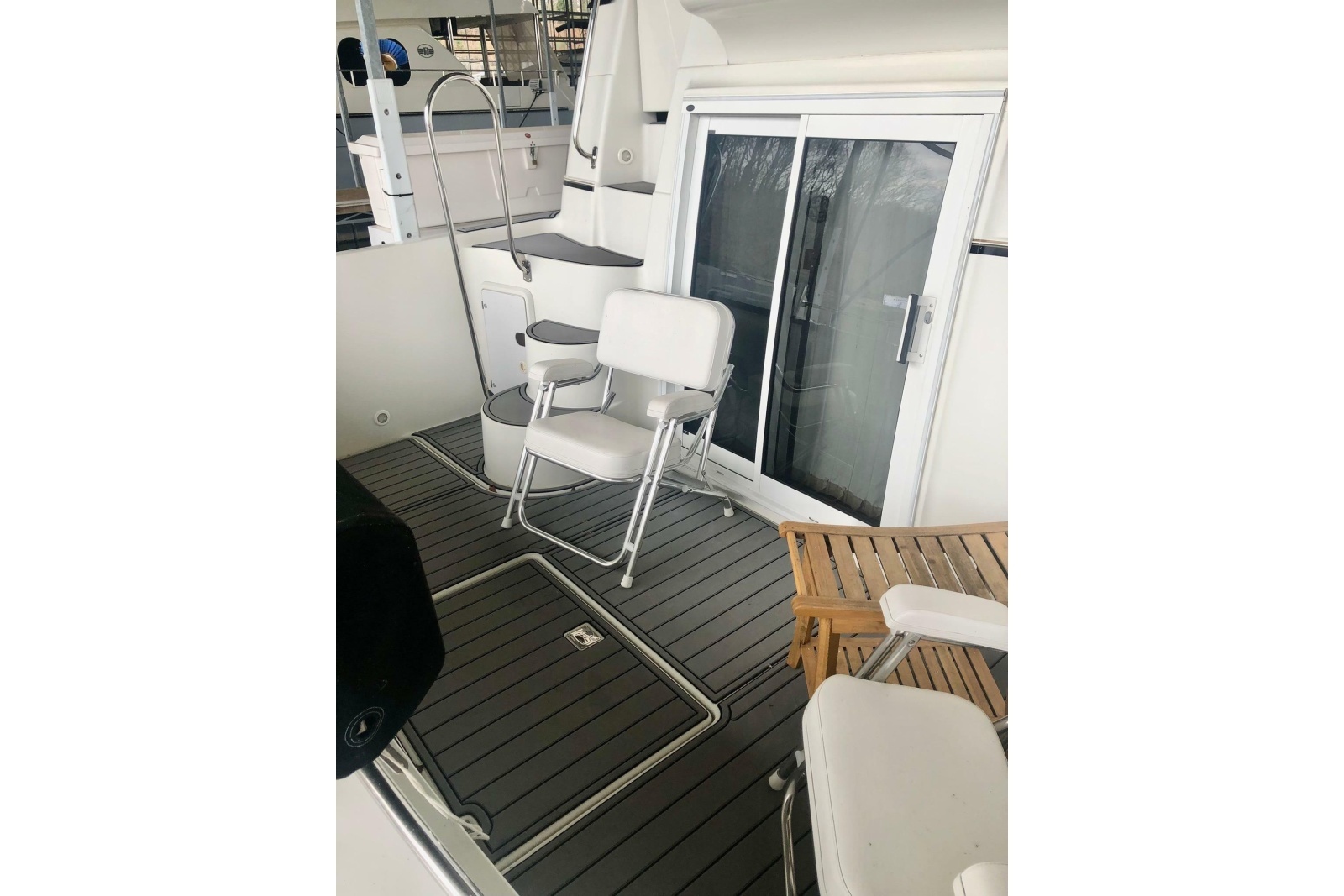 2005 Carver 444 Cockpit Motor Yacht