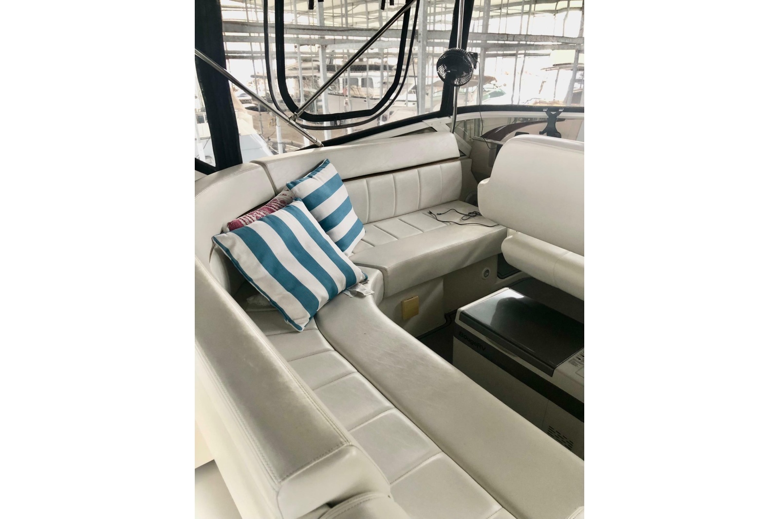 2005 Carver 444 Cockpit Motor Yacht