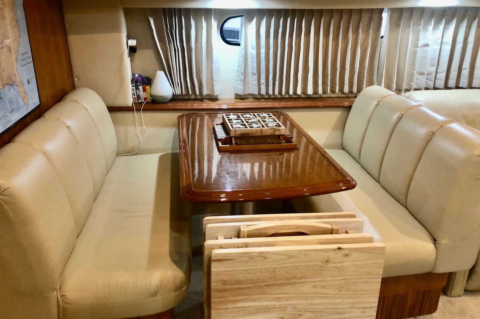2005 Carver 444 Cockpit Motor Yacht