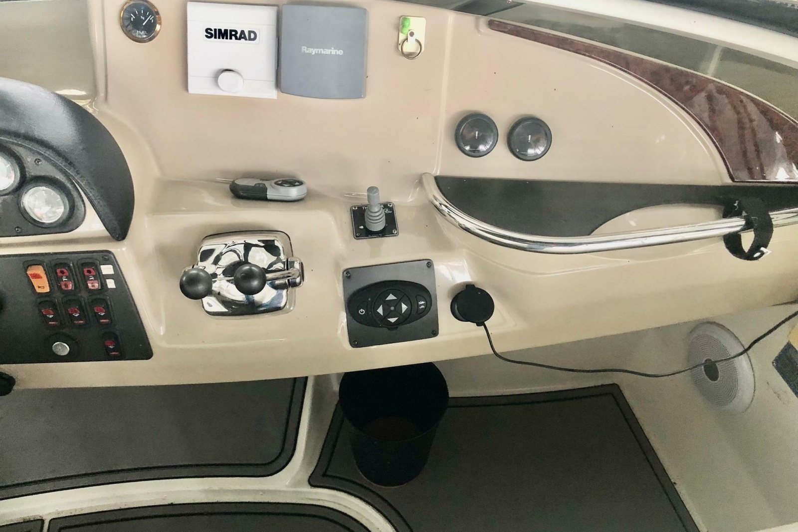 2005 Carver 444 Cockpit Motor Yacht