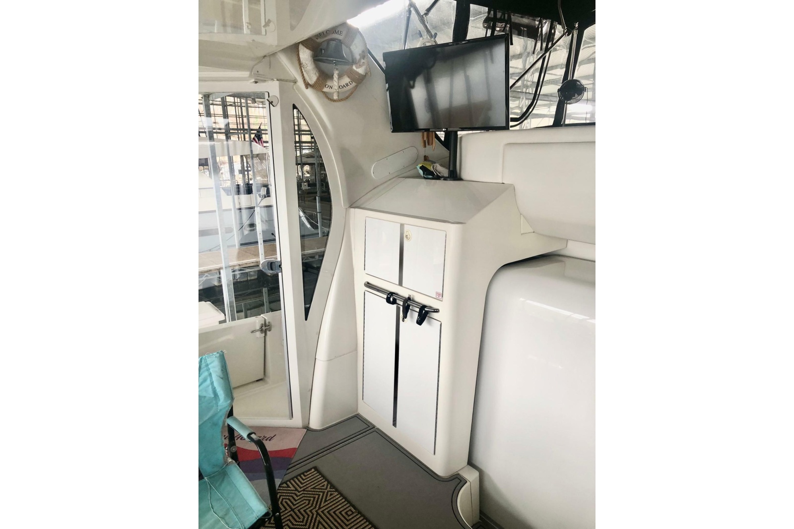 2005 Carver 444 Cockpit Motor Yacht