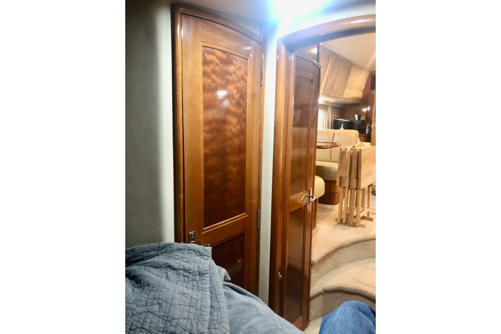 2005 Carver 444 Cockpit Motor Yacht