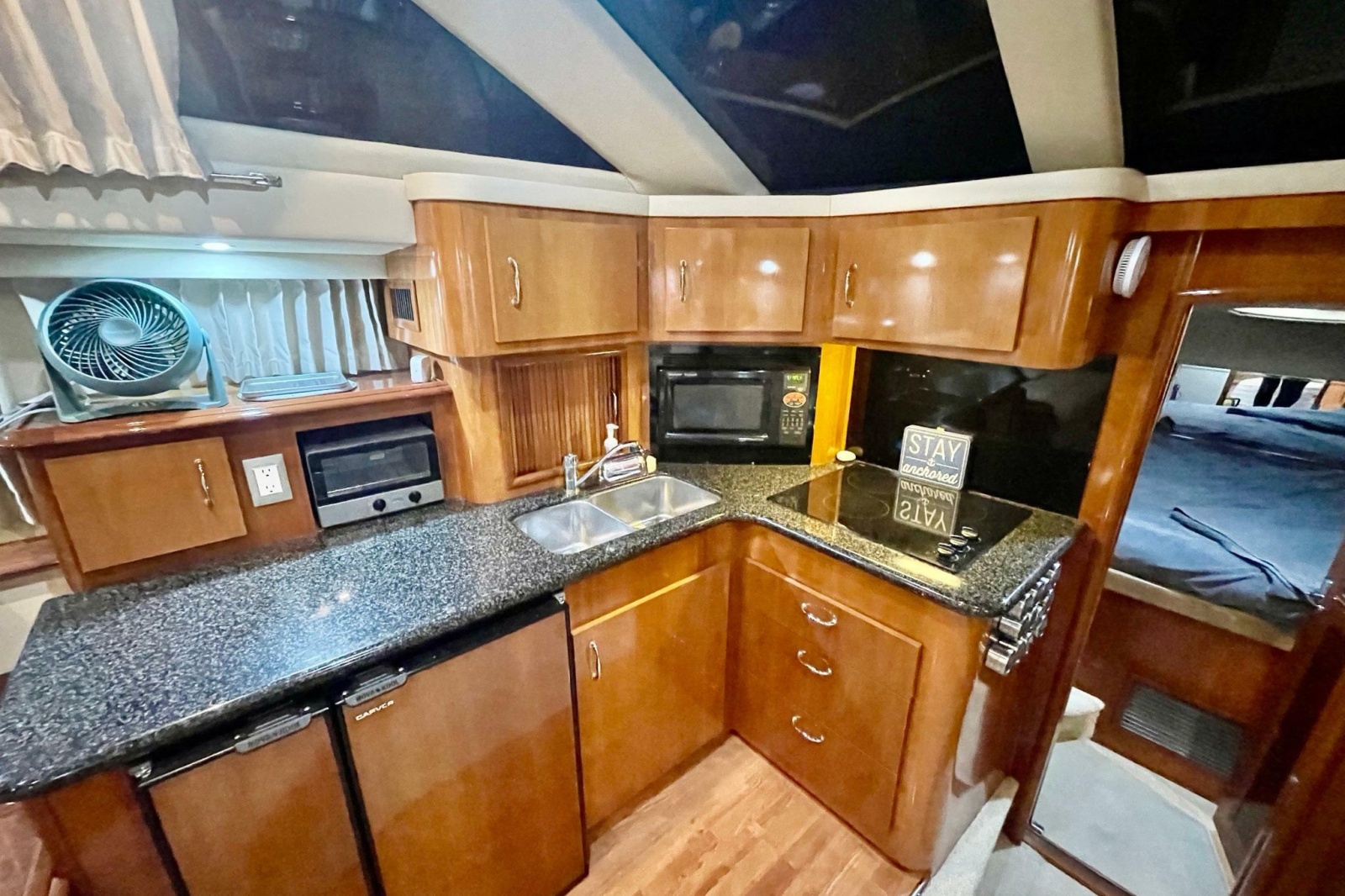 2005 Carver 444 Cockpit Motor Yacht
